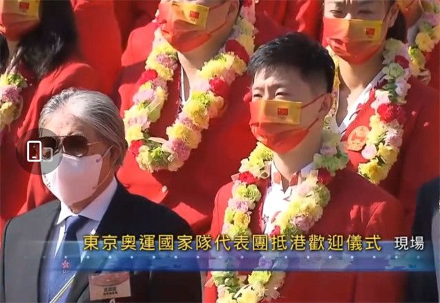 费浩洋平日里回纽约，都是在机场落地之后，转乘直升机回家，这一套对他来说就是常规操作，所以听到这话也没多想，立刻说道：你等着，我跟管家说一声。